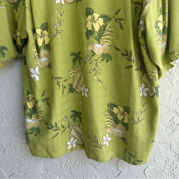 TOMMY BAHAMA Shirt Men Large Silk Hawaiian Floral Guitar Coconut Resort Camp - Picture 7 of 7